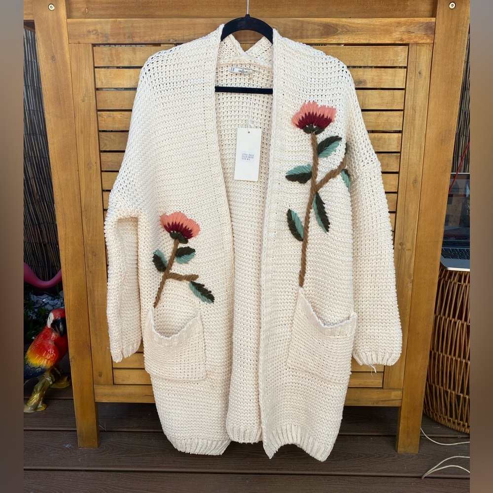 Grifflin Paris Flower know sweater